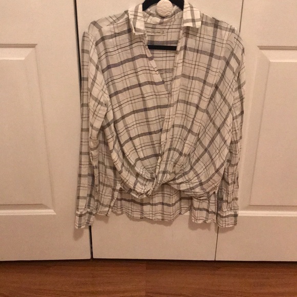 White plaid blouse, short in front long in back - Picture 1 of 3